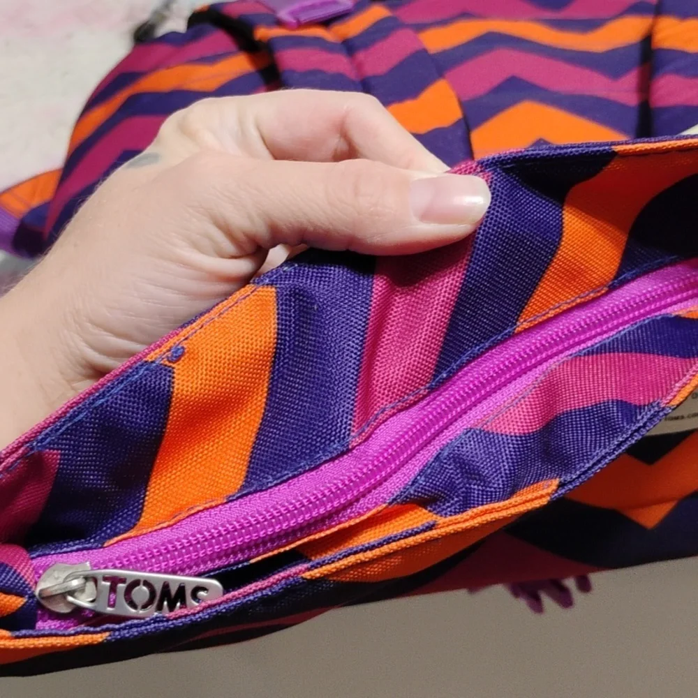 (#34) New Toms Zig Zag Bag To Help Stop Bullying One Youth At A Time Backpack